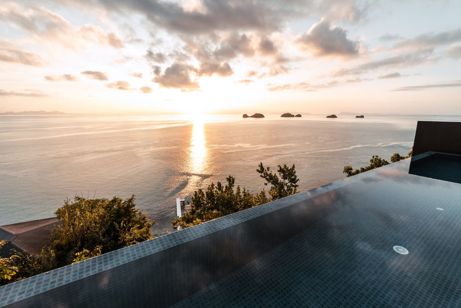 Resort infinity pool overlooking the sea, Koh Samui