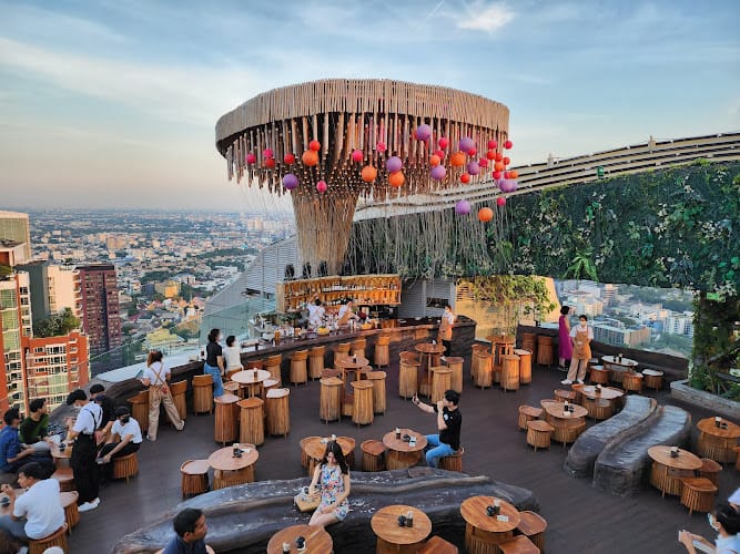 Tichuca, the tree-like LED rooftop bar