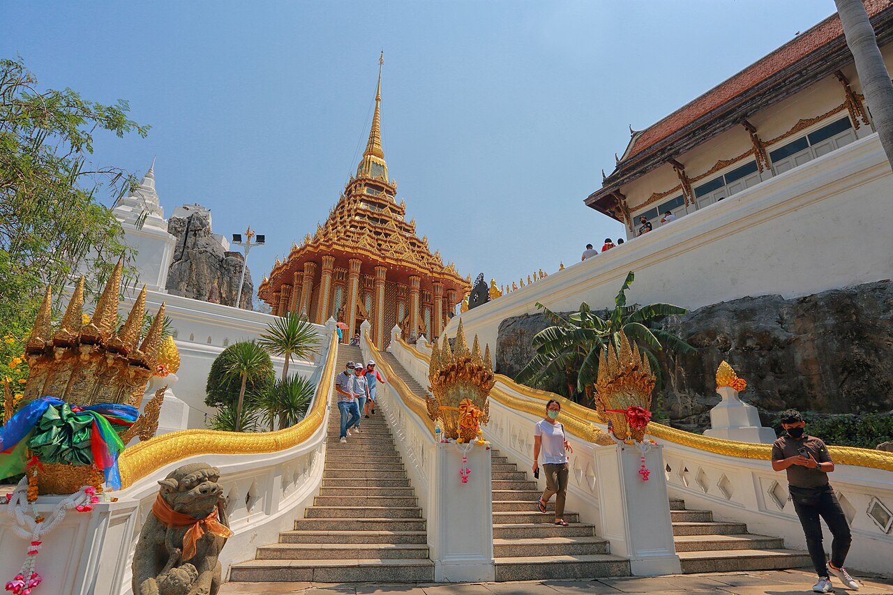 Wat Phra Phutthabat footprint shrine