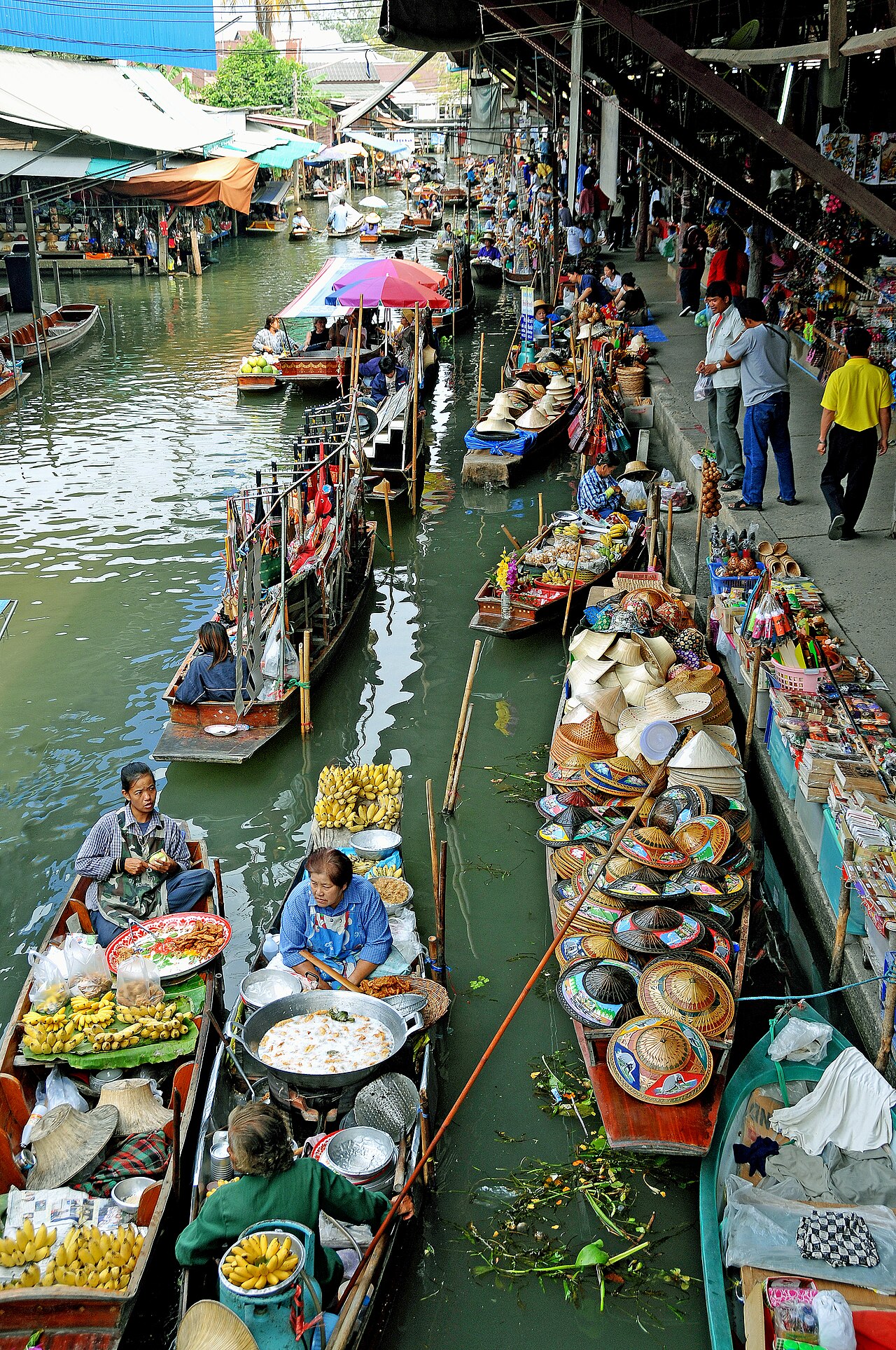 Damnoen Saduak floating market