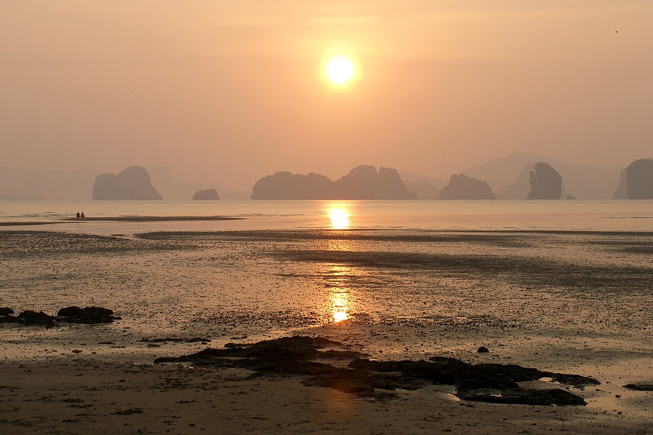 Koh Yao Noi beach &amp; karsts