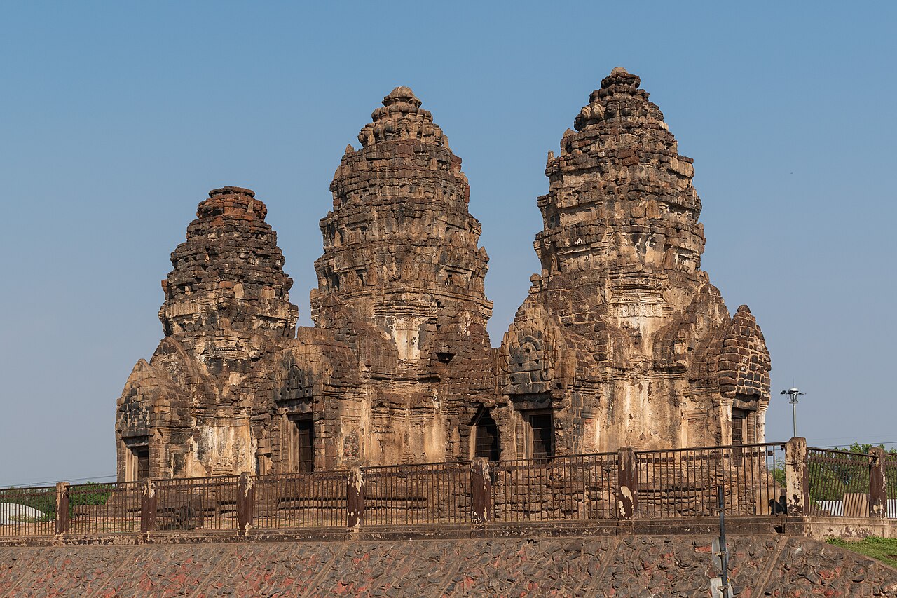 Phra Prang Sam Yot monkey temple