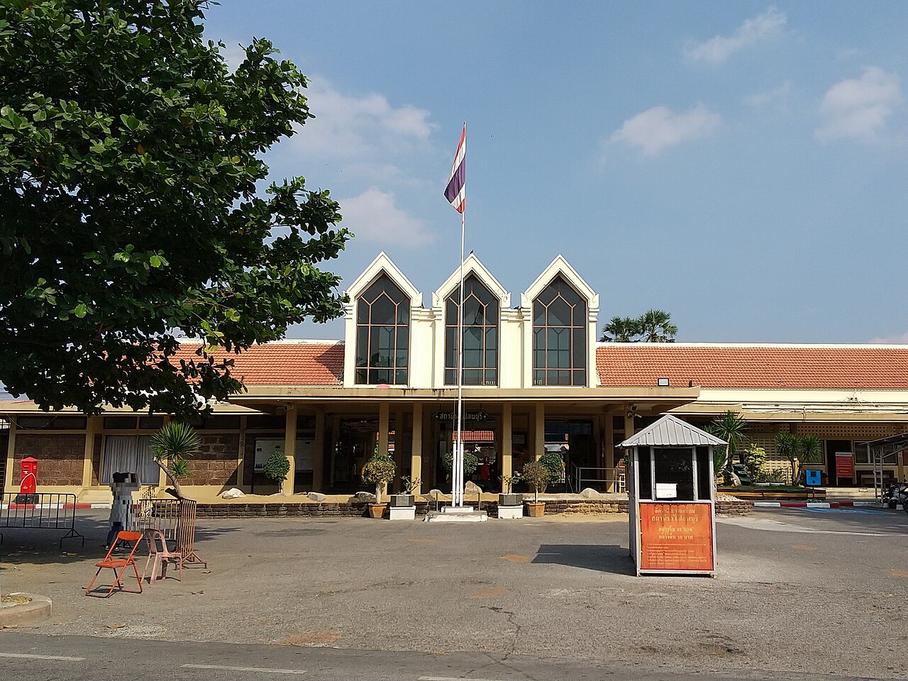 Lopburi railway station / old town