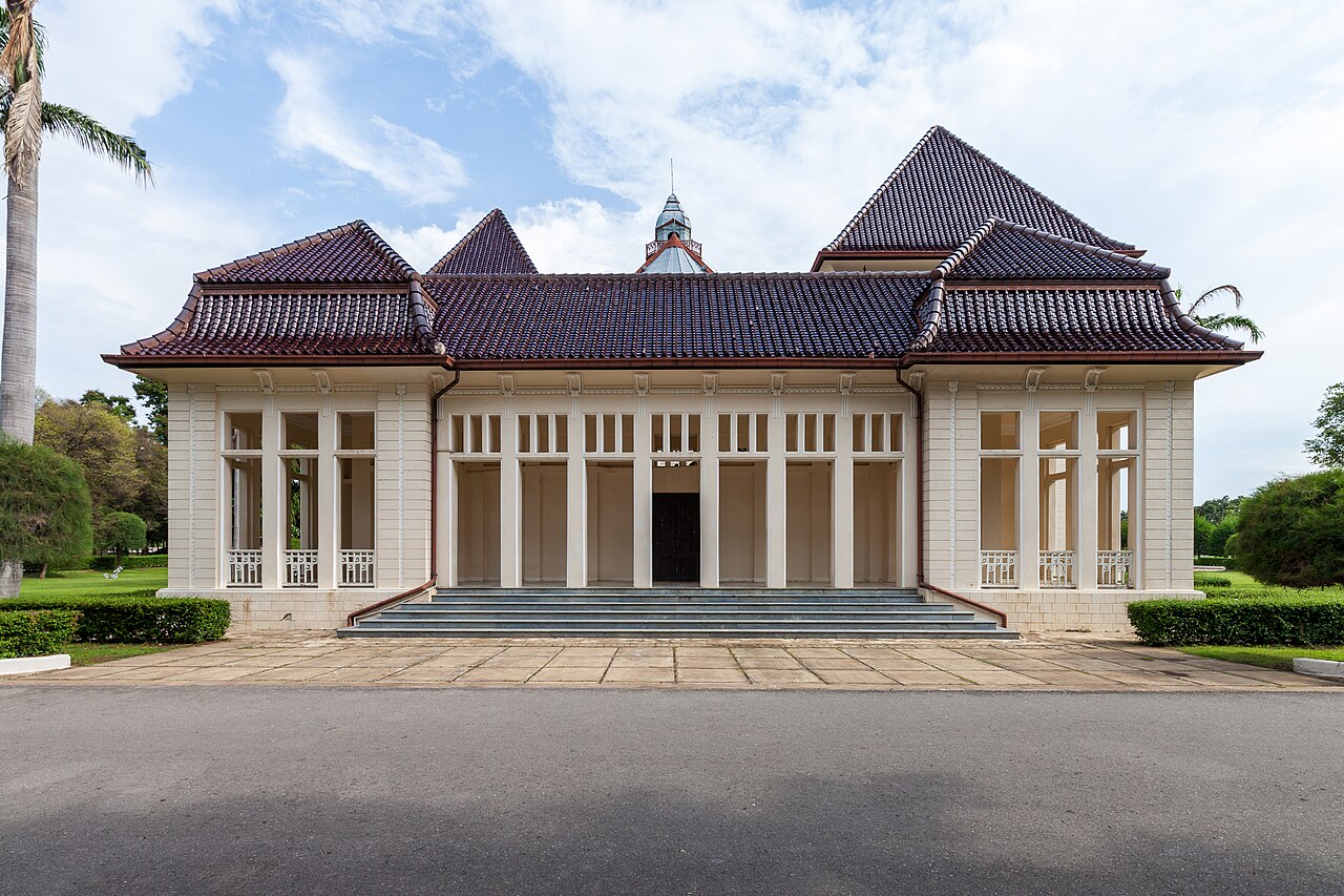 Ban Puen Palace