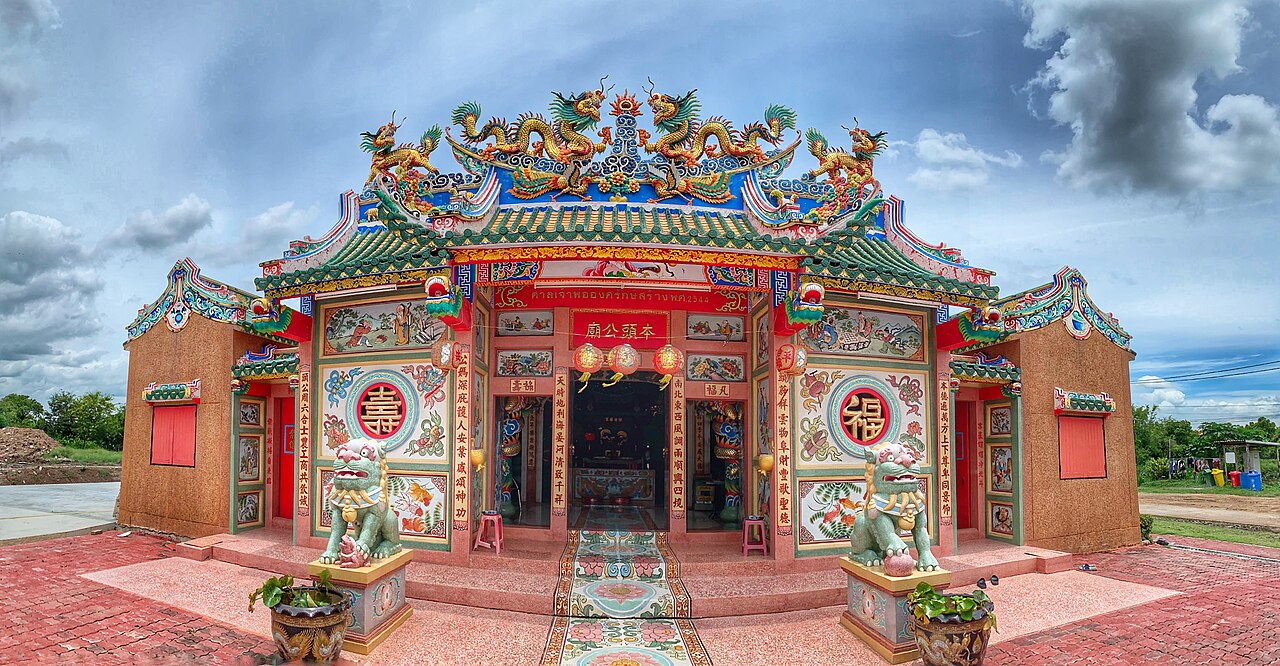 Chao Pho Khun Dan shrine